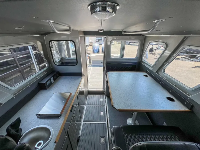 Slide: The Image of North River Endurance 3200EXL 2026 - 13