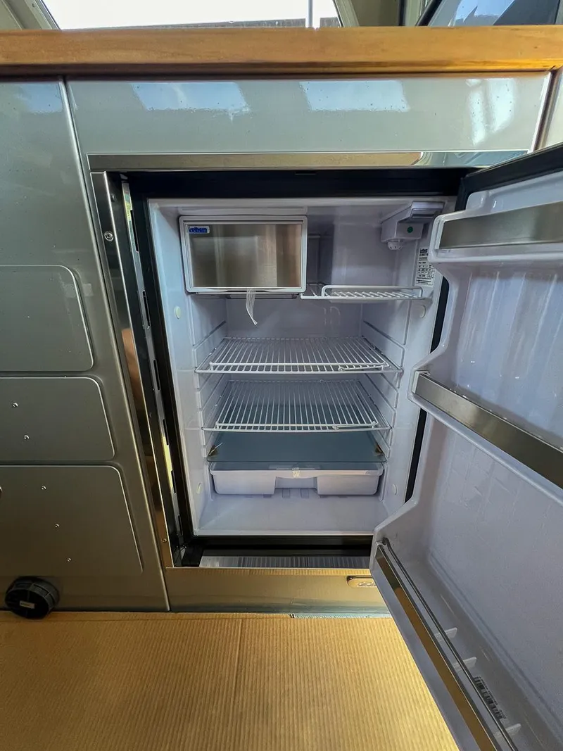 Slide: The Image of North River Endurance 3200EXL 2026 - 14