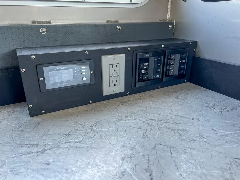 Slide: The Image of North River Endurance 3200EXL 2026 - 16