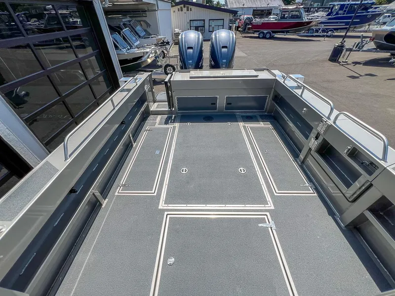 Slide: The Image of North River Endurance 3200EXL 2026 - 17