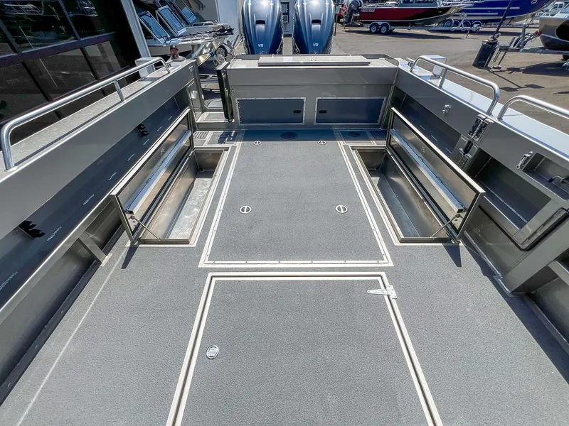 Slide: The Image of North River Endurance 3200EXL 2026 - 18