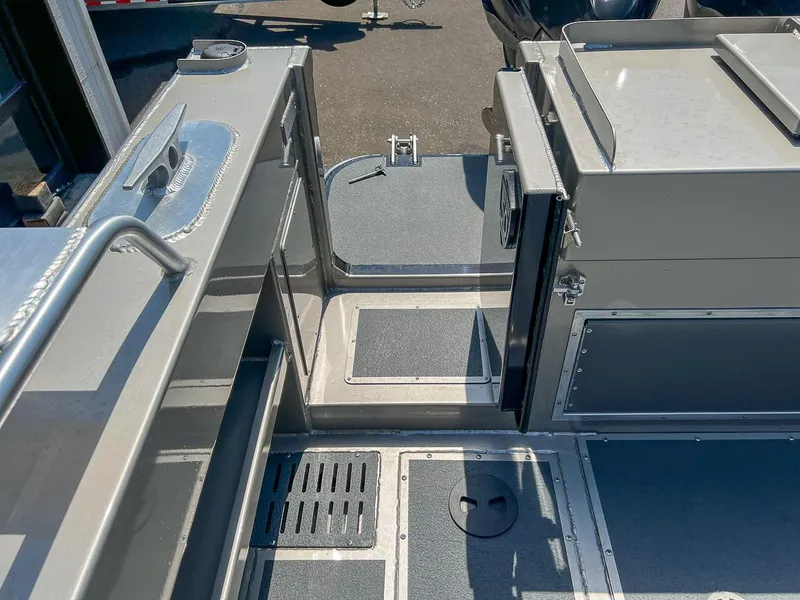 Slide: The Image of North River Endurance 3200EXL 2026 - 22