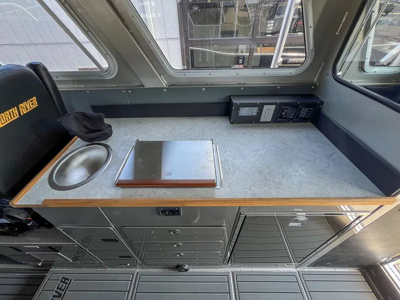 Slide: The Image of North River Endurance 3200EXL 2026 - 8