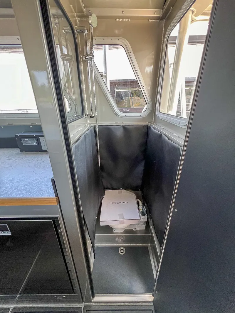 Slide: The Image of North River Endurance 3200EXL 2026 - 9