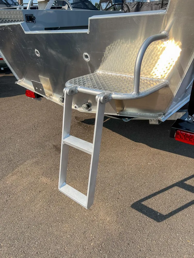 Slide: The Image of 2024 Hewescraft 200 Sportsman boat with aluminum boarding ladder. - 13