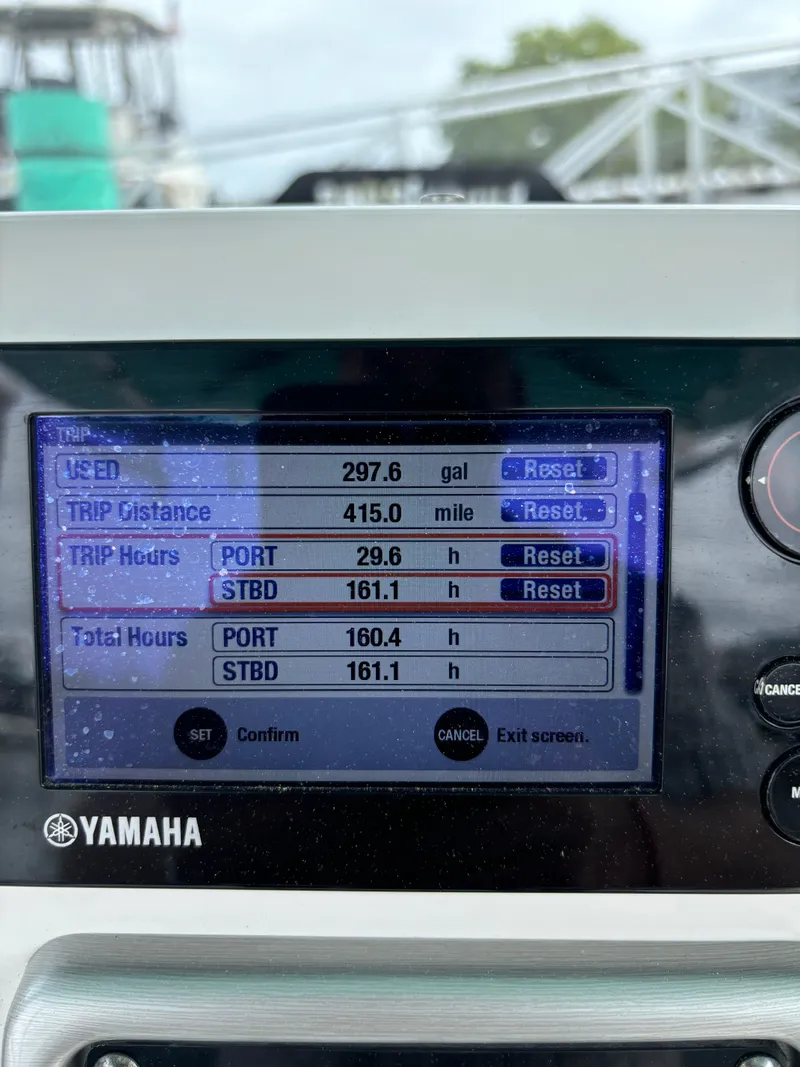 Slide: The Image of Yamaha boat display showing trip data for Everglades 295, 2014 model. - 18