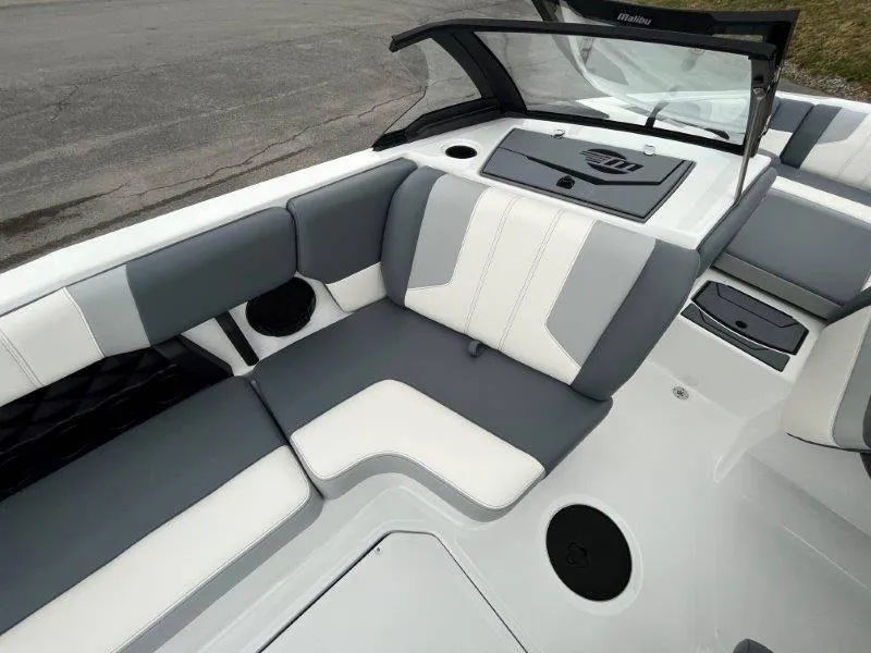 Slide: The Image of Malibu 21 LX-R 2024 - 23