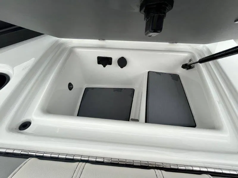 Slide: The Image of Malibu 21 LX-R 2024 - 25