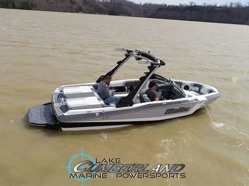 Slide: The Image of Malibu 21 LX-R 2024 - 3