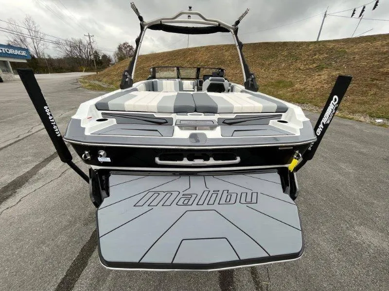 Slide: The Image of Malibu 21 LX-R 2024 - 34