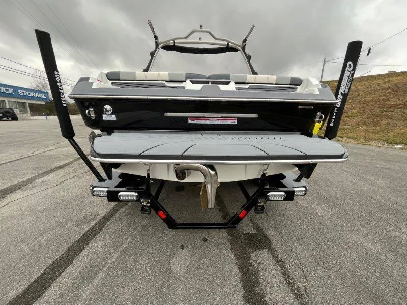 Slide: The Image of Malibu 21 LX-R 2024 - 36