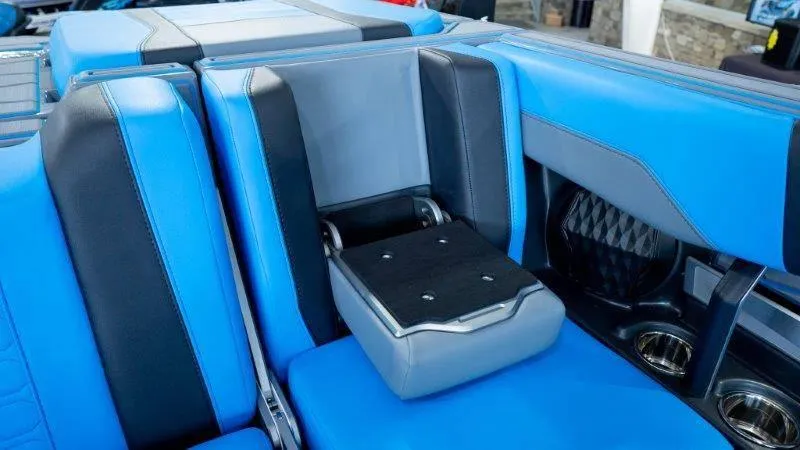 Slide: The Image of Malibu Wakesetter 23 MXZ 2024 - 100