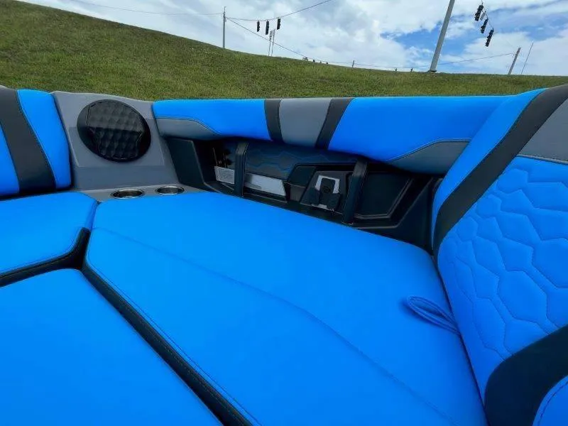 Slide: The Image of Malibu Wakesetter 23 MXZ 2024 - 117