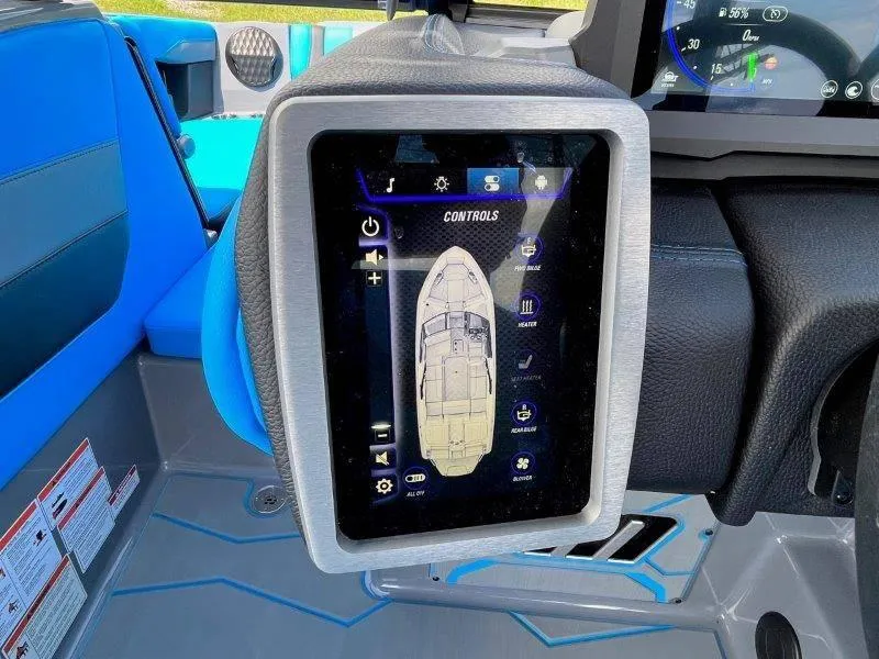 Slide: The Image of Malibu Wakesetter 23 MXZ 2024 - 123