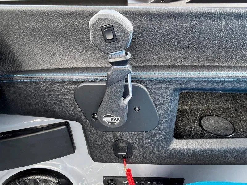 Slide: The Image of Malibu Wakesetter 23 MXZ 2024 - 125