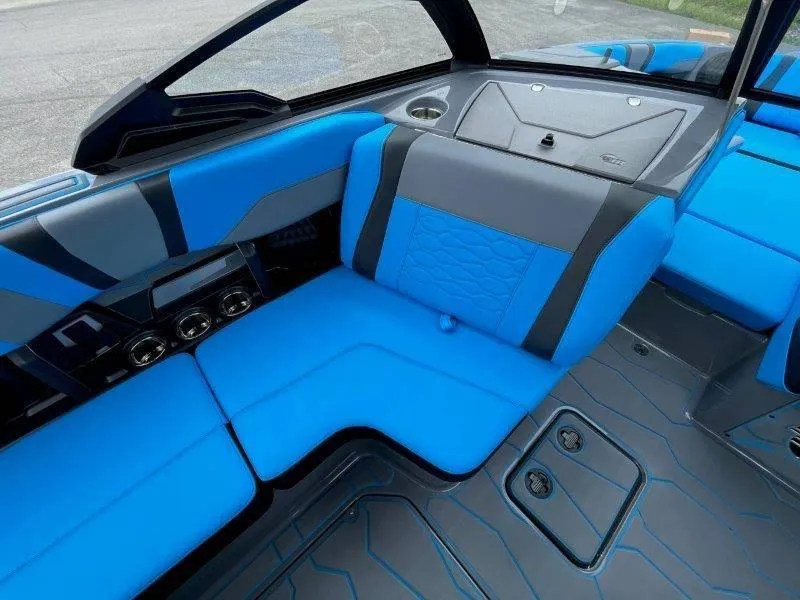 Slide: The Image of Malibu Wakesetter 23 MXZ 2024 - 127