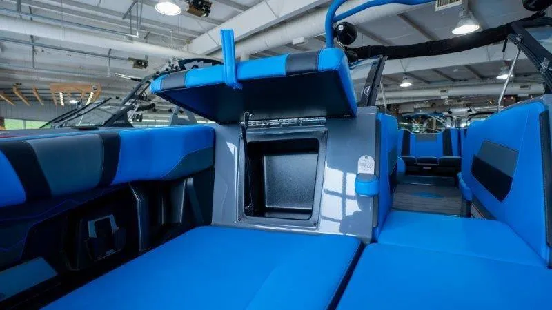 Slide: The Image of Malibu Wakesetter 23 MXZ 2024 - 16