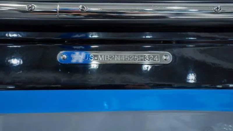 Slide: The Image of Malibu Wakesetter 23 MXZ 2024 - 17