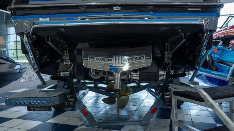 Slide: The Image of Malibu Wakesetter 23 MXZ 2024 - 23