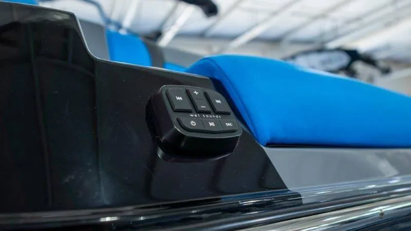 Slide: The Image of Malibu Wakesetter 23 MXZ 2024 - 26