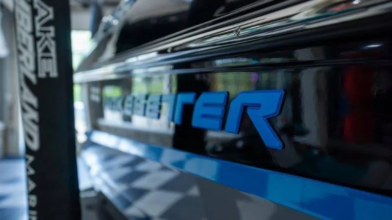 Slide: The Image of Malibu Wakesetter 23 MXZ 2024 - 29