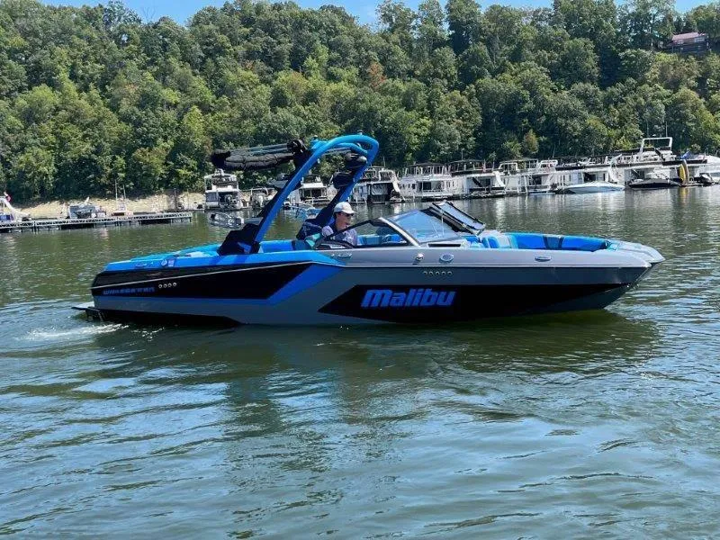 Slide: The Image of Malibu Wakesetter 23 MXZ 2024 - 3