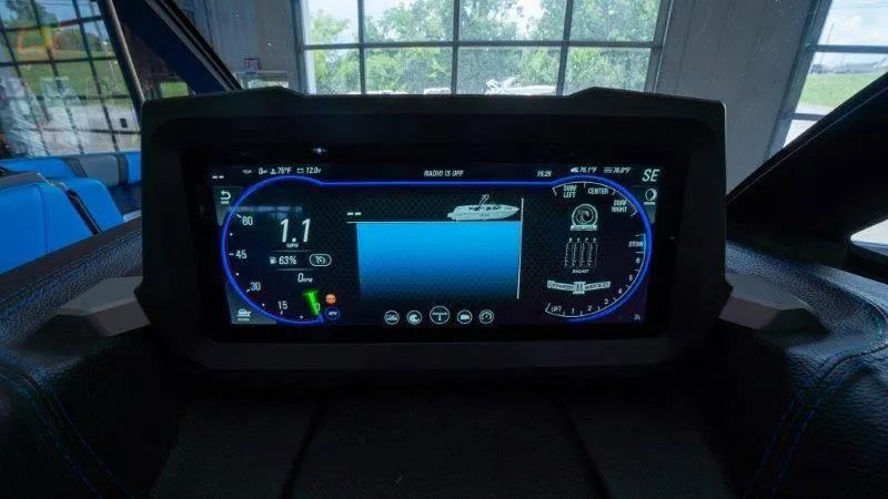 Slide: The Image of Malibu Wakesetter 23 MXZ 2024 - 37