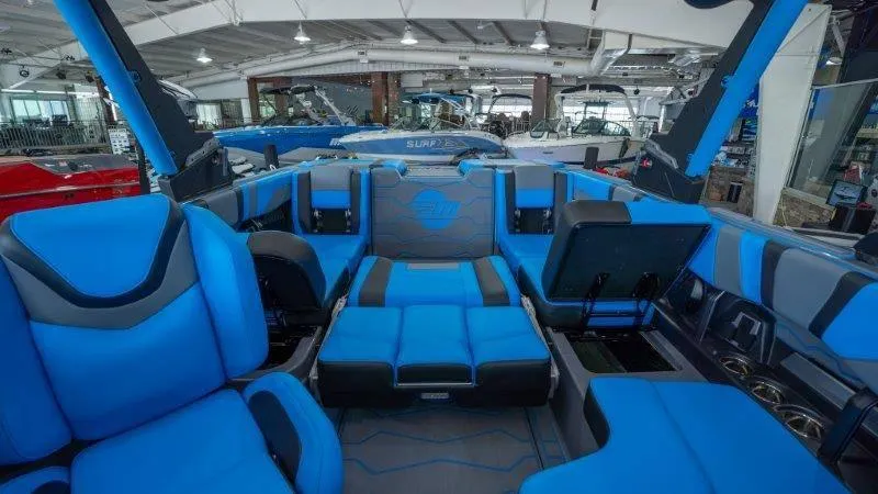 Slide: The Image of Malibu Wakesetter 23 MXZ 2024 - 46