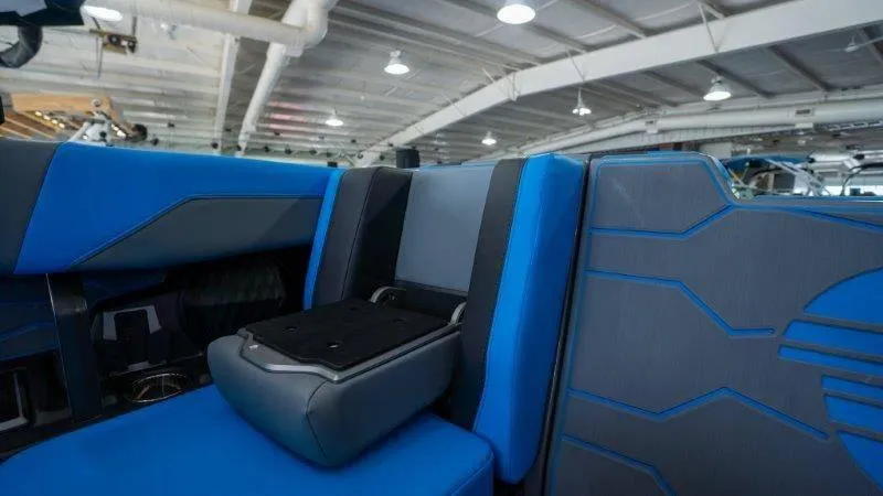 Slide: The Image of Malibu Wakesetter 23 MXZ 2024 - 50