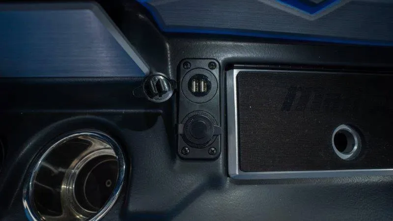 Slide: The Image of Malibu Wakesetter 23 MXZ 2024 - 59