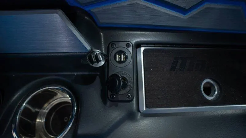 Slide: The Image of Malibu Wakesetter 23 MXZ 2024 - 60