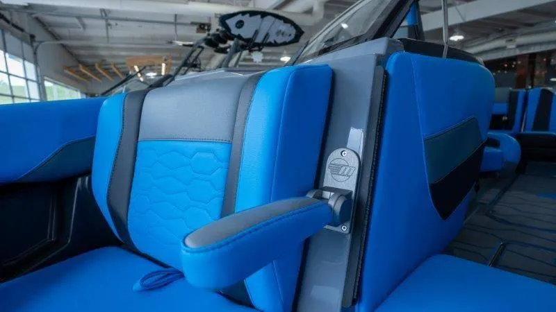 Slide: The Image of Malibu Wakesetter 23 MXZ 2024 - 7