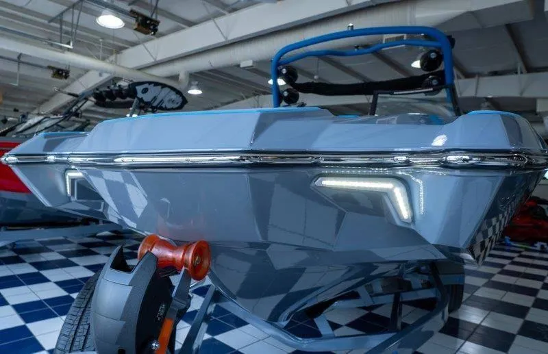 Slide: The Image of Malibu Wakesetter 23 MXZ 2024 - 76