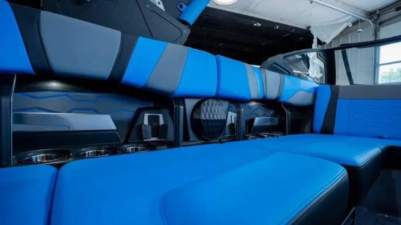 Slide: The Image of Malibu Wakesetter 23 MXZ 2024 - 92