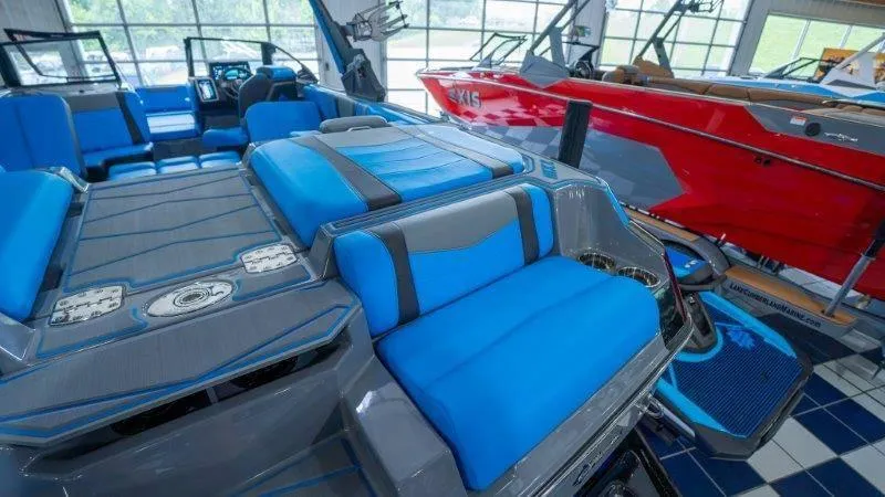 Slide: The Image of Malibu Wakesetter 23 MXZ 2024 - 94