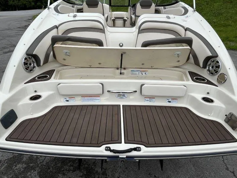 Slide: The Image of Yamaha 242 Limited 2015 - 10