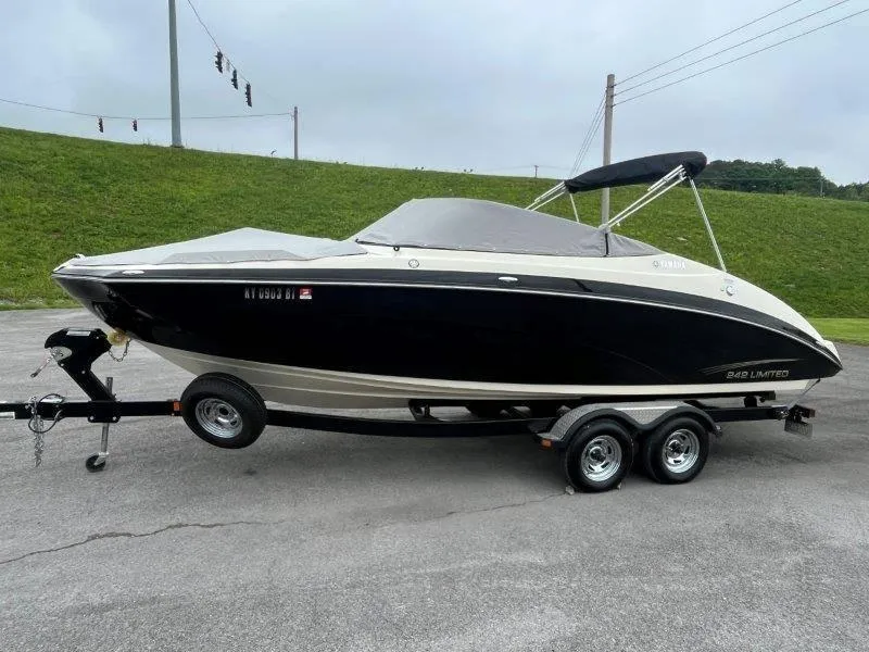 Slide: The Image of Yamaha 242 Limited 2015 - 15