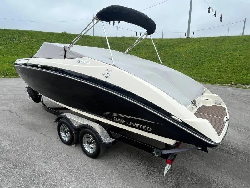 Slide: The Image of Yamaha 242 Limited 2015 - 34