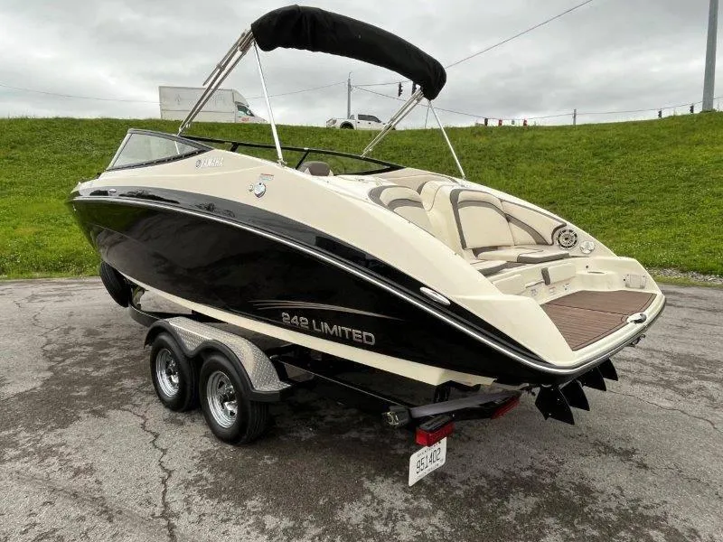 Slide: The Image of Yamaha 242 Limited 2015 - 72