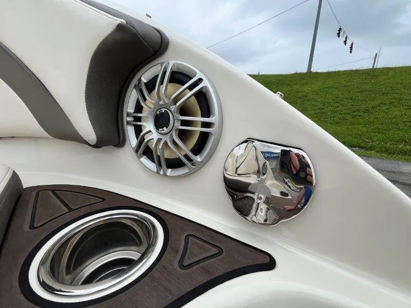 Slide: The Image of Yamaha 242 Limited 2015 - 8