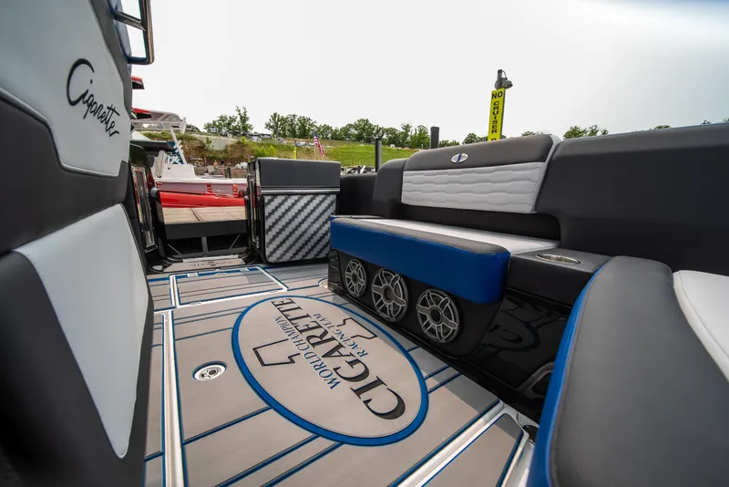 Slide: The Image of Cigarette 42' Auroris 2025 - 52