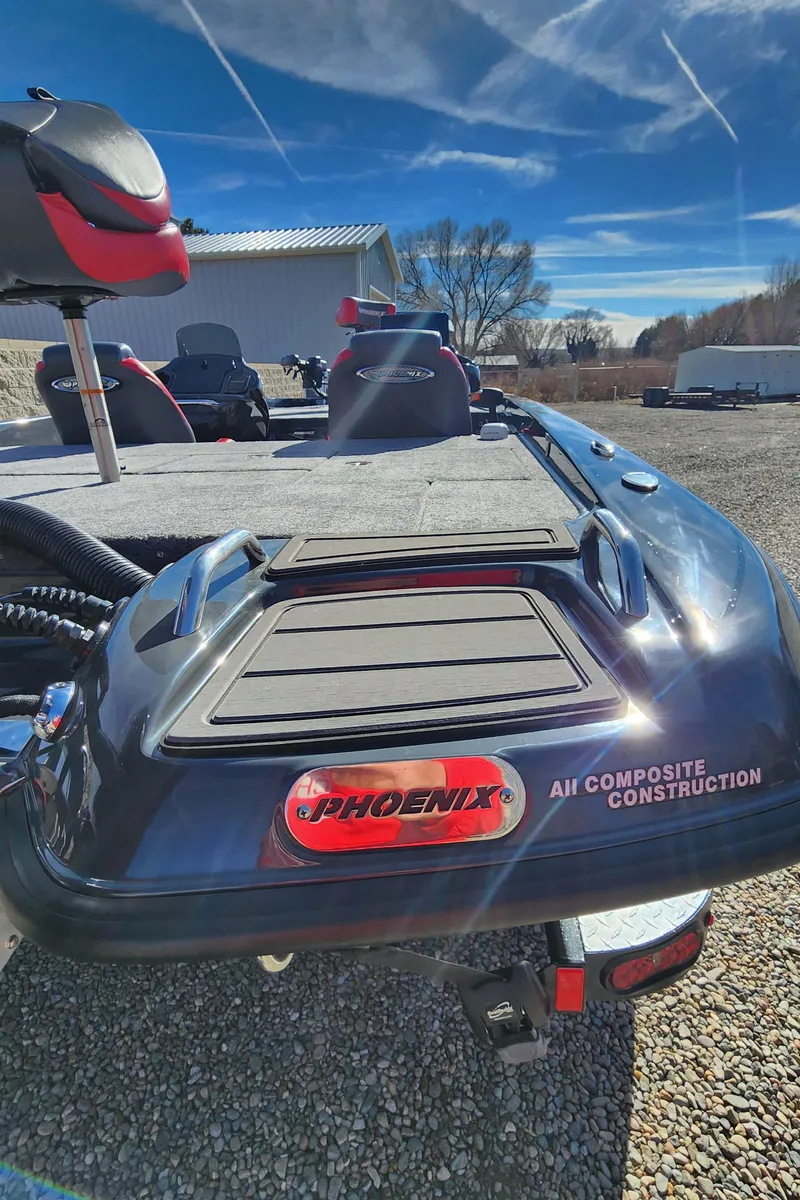 Slide: The Image of Phoenix Bass Boat 21XE 2024 - 14
