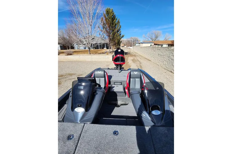 Slide: The Image of Phoenix Bass Boat 21XE 2024 - 2