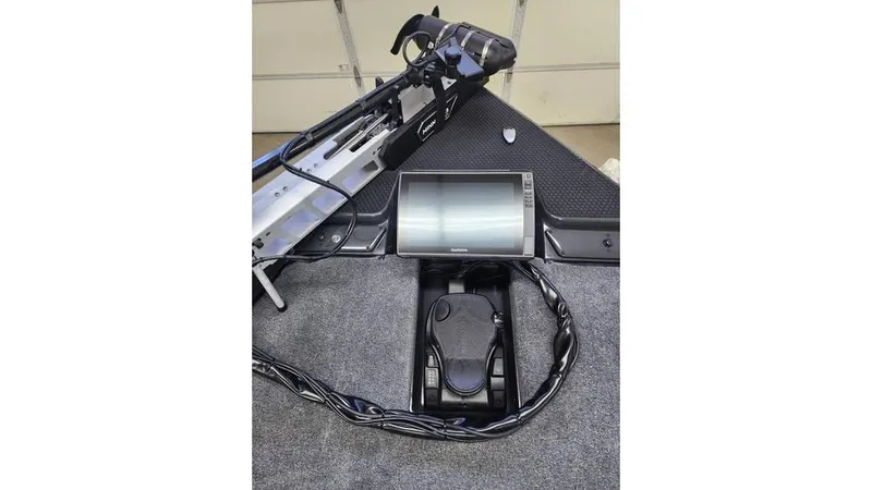 Slide: The Image of Phoenix Bass Boat 21XE 2024 - 3