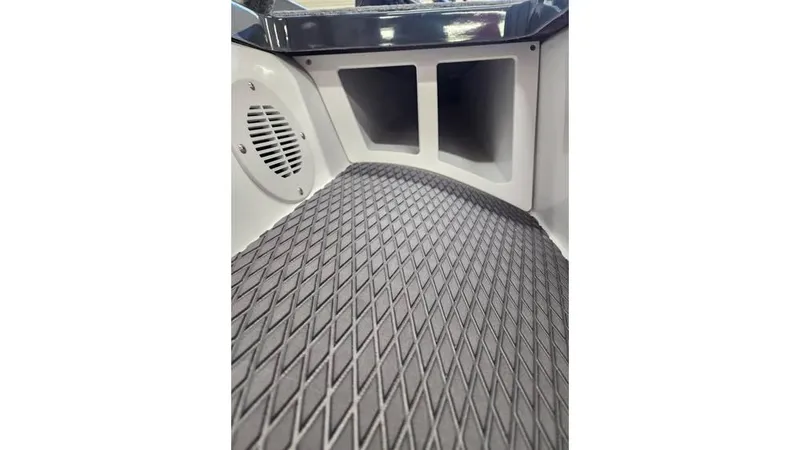 Slide: The Image of Phoenix Bass Boat 21XE 2024 - 5