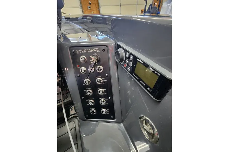 Slide: The Image of Phoenix Bass Boat 21XE 2024 - 7