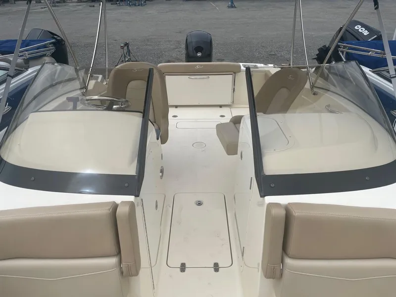 Slide: The Image of Scout 215 Dorado 2022 - 12