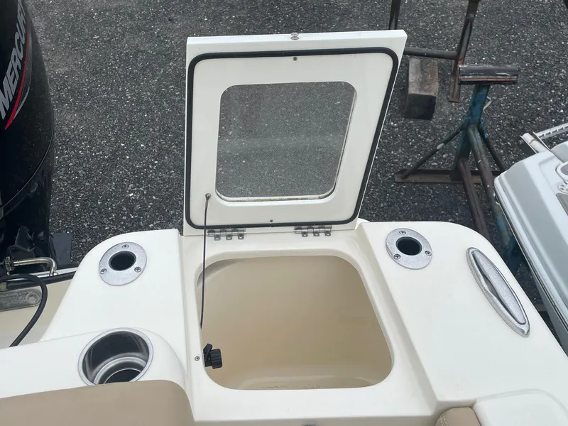 Slide: The Image of Scout 215 Dorado 2022 - 17