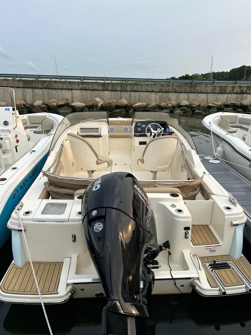 Slide: The Image of Scout 215 Dorado 2022 - 18