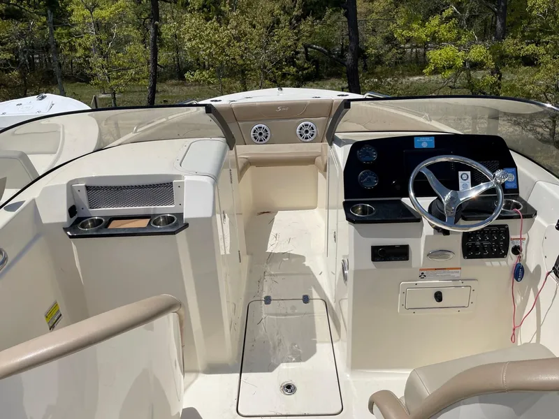 Slide: The Image of Scout 215 Dorado 2022 - 6